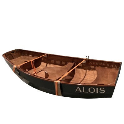 Boot lackiert und gebranded mit Logo und Beschriftung Branding Druck